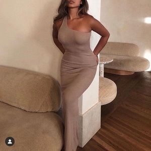437 one shouldered knit maxi dress